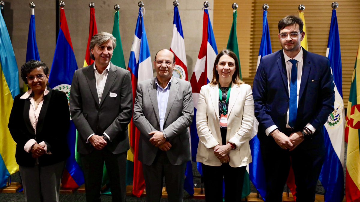 AUCI Uruguay🇺🇾 (@auciuruguay) on Twitter photo Participaron del panel de intercambio representantes del <a href="/BancoMundial/">Banco Mundial</a> , Green Yellow Colombia, <a href="/MinHacienda/">MinHacienda</a>, <a href="/DNP_Colombia/">dnp_colombia</a> y <a href="/AgendaCAF/">CAF</a>. Participaron del panel de intercambio representantes del <a href="/BancoMundial/">Banco Mundial</a> , Green Yellow Colombia, <a href="/MinHacienda/">MinHacienda</a>, <a href="/DNP_Colombia/">dnp_colombia</a> y <a href="/AgendaCAF/">CAF</a>.