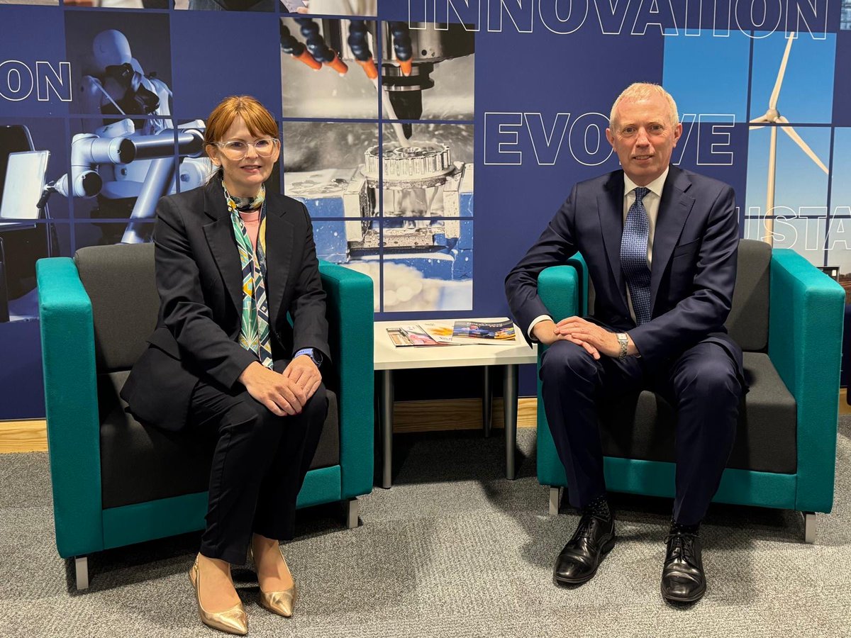 Economy_NI's tweet image. Economy Minister Dr @CArchibald_SF has met @DeptCEE Minister for Fisheries and the Marine Environment @timmydooley TD to discuss the opportunities and mutual benefits that offshore renewable energy can generate across Ireland.
Their discussion highlighted the strategic…