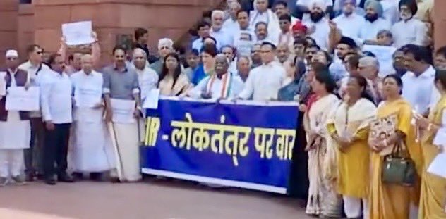 TajinderBagga's tweet image. Rushing to “save democracy” but couldn’t even spell it right.
It’s लोकतंत्र, not लोकतंतर, Rahul bro.
First learn Hindi — then lecture the Nation.
And if that’s too hard, feel free to write in your mother tongue — Italian 🤪