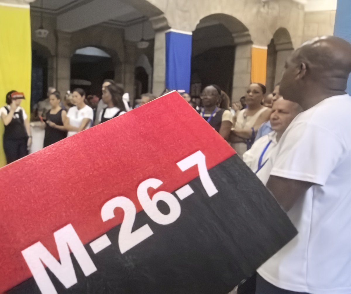 #Cuba 
En <a href="/ETECSA_Cuba/">ETECSA</a> División La Habana  matutino en saludo al 72 Aniversario del Asalto a los  Cuarteles  Moncada y Carlos Manuel de Céspedes.
#LaHabanaViveEnMí