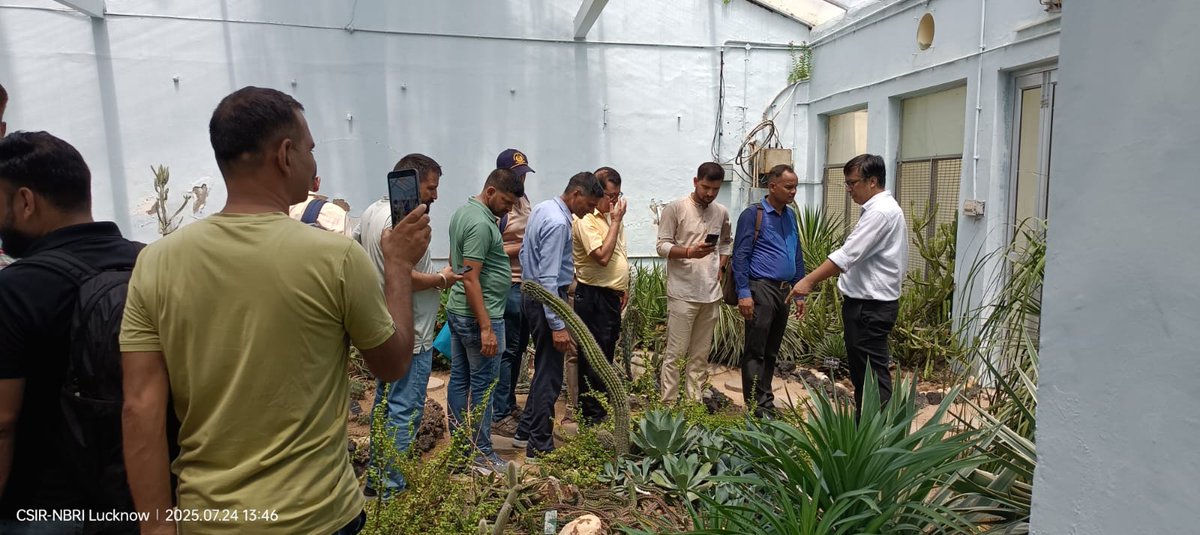 csirnbrilko's tweet image. 🌿 60 DGR trainees from Regional Food Research & Analysis Centre, LKO visited NBRI today. They explored plant houses, learned about cultivation & tech in horticulture, & interacted with Director @akshasany, who encouraged them to take up entrepreneurship using NBRI innovations.