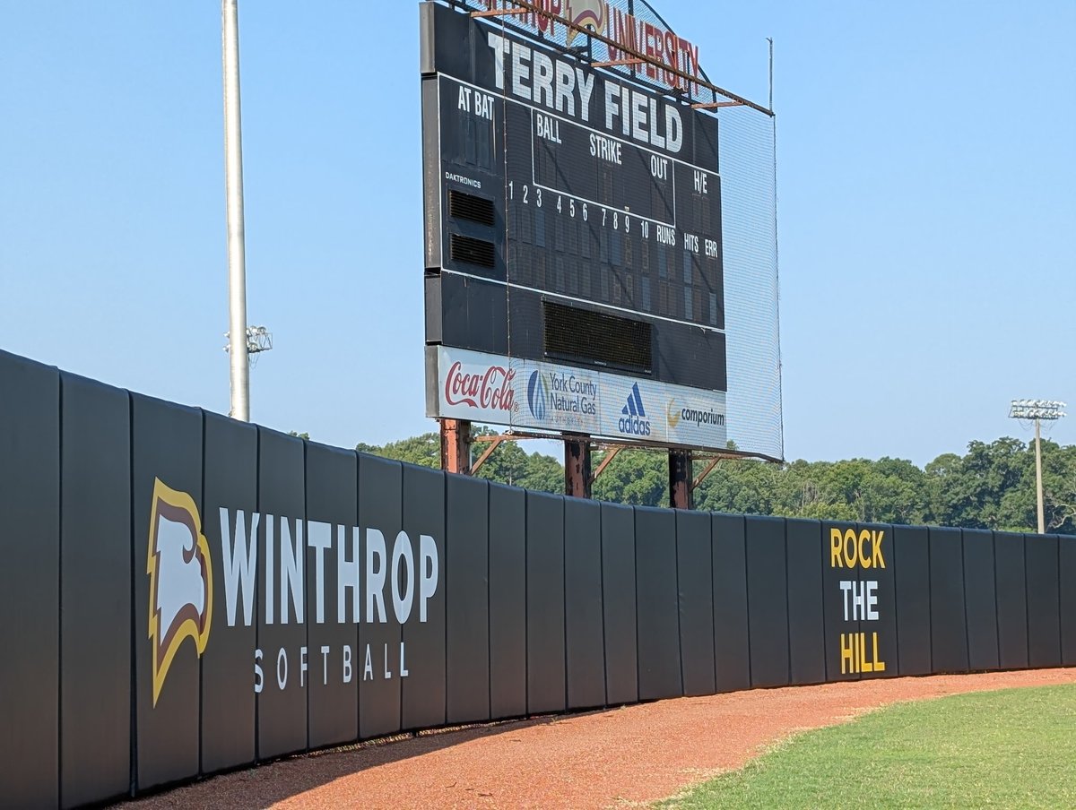Winthropsoftbal's tweet photo. New wall. More safety. Same 🔥

Thank you to all who "Bled Garnet and Gave Gold" to make the Padded Wall happen‼

#WUon2 | #ROCKtheHILL 🤘🦅 https://t.co/qH1dzFkosH