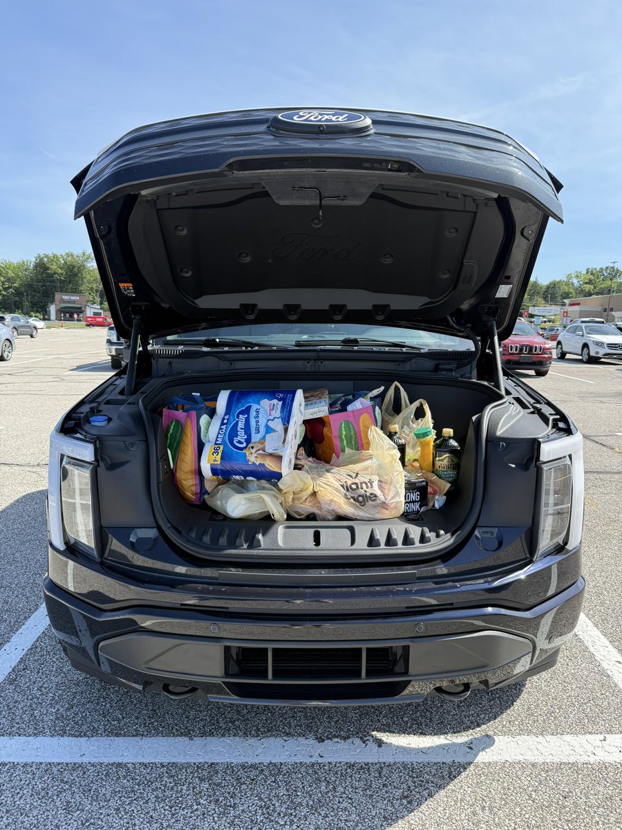 The amount of stuff you can fit in the F-150 Lightning frunk never gets old. A girl passed by and said “Oh wow! Do all trucks do that?!” 

Just the cool ones. 😎 

🛻⚡️