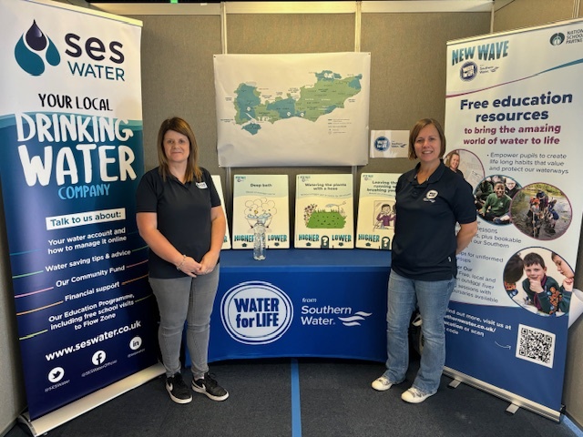 SESWater's tweet image. School’s out for summer! ☀ As the academic year wraps up, we’re celebrating an incredible year at our interactive education centre Flow Zone. Thousands of children have learnt about the water cycle, had a stroll around our reservoir, had a look behind the scenes of our water…