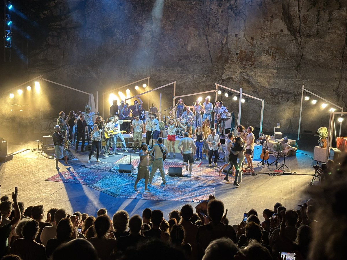 El que vam viure dimecres al <a href="/grecfestivalbcn/">Grec Festival Bcn</a> amb els fills i amics de Pau Riba no va ser només un concert i un homenatge: va ser una festassa!