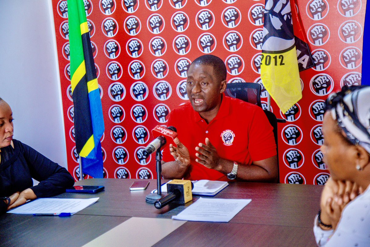 ChaummaT's tweet image. Katibu Mkuu wa CHAUMMA Salum Mwalim leo amepokea mapendekezo kuhisu sifa, vigezo na mchakato wa ndani ya chama wa upatikanaji wa madiwani,Wawakilishi na Wabunge wa Viti Maalum kutoka Kamati ndogo aliyoiundwa kukusanya maoni ya wanachama na viongozi wanawake kuhusu jambo hilo…