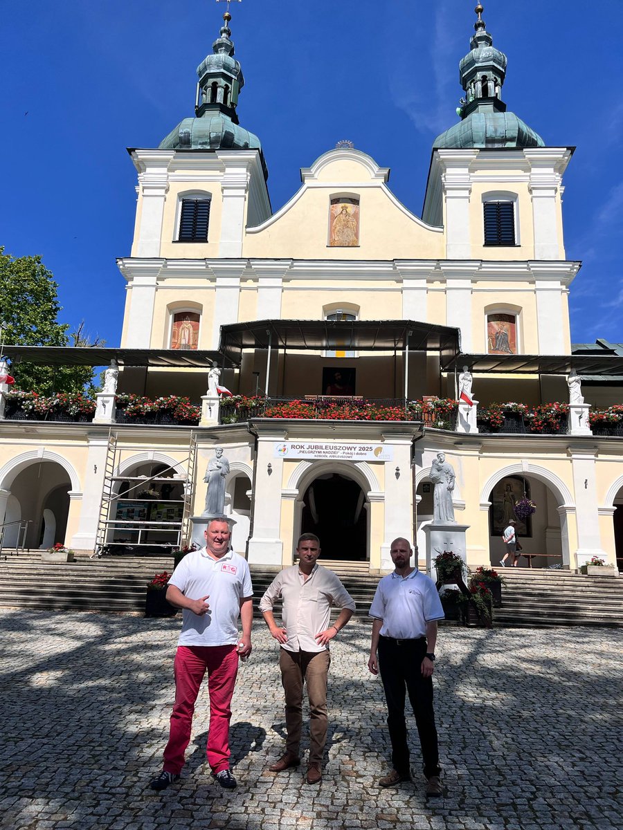 JacekWronaCBS's tweet image. Z satysfakcją informujemy, że powstały struktury #RuchObronyGranic w Bieszczadach"!
"Strażnica - ROG Bieszczady"! 🇵🇱💪
Miejsce symboliczne - "Kalwaria Pacławska"!