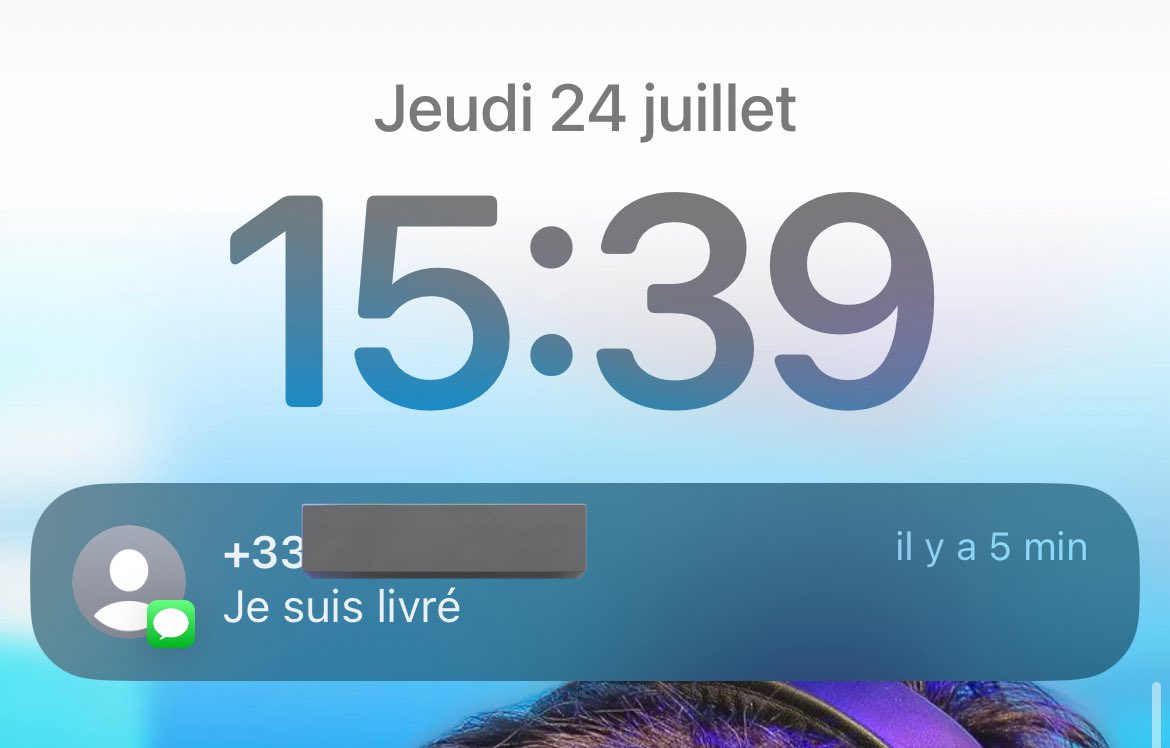 adele__th's tweet image. POV : le colis dans ma boîte aux lettres 📦