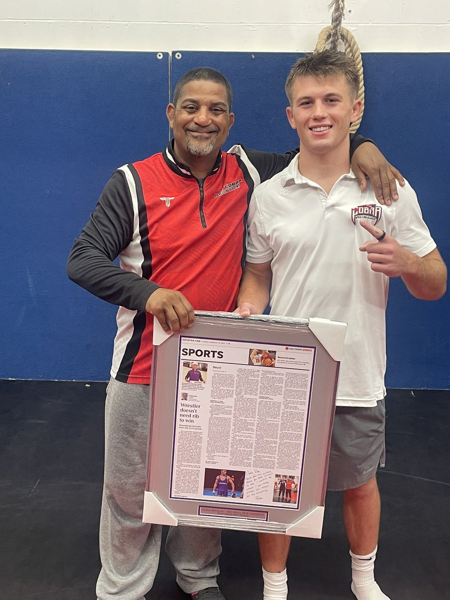 jrIU01's tweet photo. Special Day 4 @_ParkerReynolds gave surgeon Dr Sheng @StVincentIN &amp; Coach @RedChad customized thank U’s of @GreggDoyelStar article &amp; comeback 2 @IHSAA1 wrestling state champ. So thankful &amp;  blessed! @BHSDogsWrestlin @MatScouts1 @PurdueWrestling #PurdueCommit #JustGettinStarted https://t.co/hEfr69zH7M