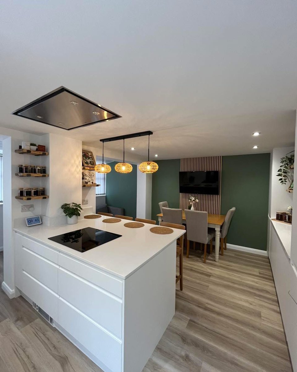 DrawersNDoors's tweet photo. Beautiful kitchen complete for our happy customers in Luton

Jayline in Matt White with Classic White Quartz Work Top! Matched perfectly with the Green and Wooden Accessories! 

#newkitchen #bedfordshire #kitchen #kitcheninstall #flitwick #ampthill #renovation #luton https://t.co/Tx94dmnlSd