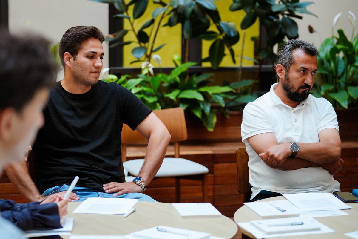 Araştırmacı Gelişim Programı (arge) kapsamında gerçekleştirdiğimiz Cumhuriyet’te Dil Tartışmaları Okuma Atölyesi’ni tamamladık. Cumhuriyet döneminde Türkçenin ideolojik ve toplumsal dönüşümünü, sadeleşme, kimlik inşası ve farklı düşünsel yaklaşımlar çerçevesinde ele aldık.