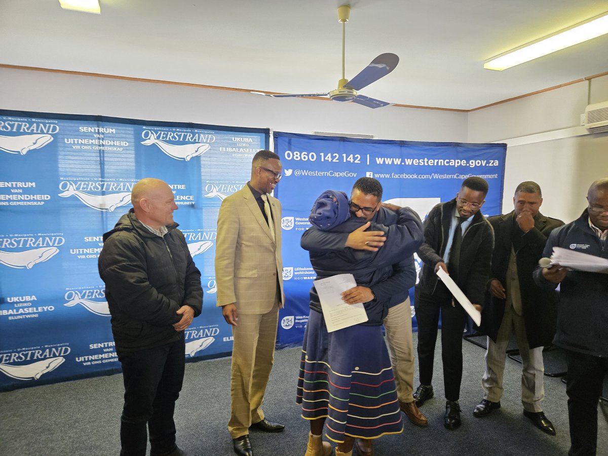 Min_TSimmers's tweet image. I am very grateful that we were able to hand over title deeds to 15 beneficiaries of the R58m housing project in Masakhane which delivered 295 housing units.
To own a home gives you dignity and it helps build a better future!
#Infrastructure #ForYou