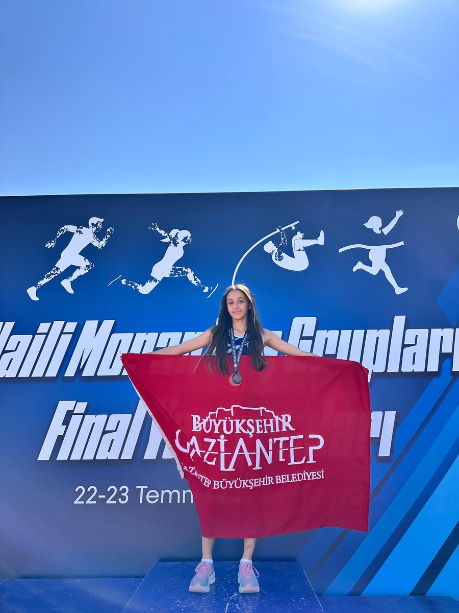 GbbGenclikSpor's tweet photo. Konya’da düzenlenen Naili Moran Yaş Grupları Atletizm Yarışmaları’nda kulübümüz sporcuları gurur verici dereceler elde etti. 🇹🇷👏

2011 doğumlu / 14 yaş kategorisi:

👟 Asmin Demir
🥉 200m – Türkiye 3’üncüsü https://t.co/8lgt8fw6vz