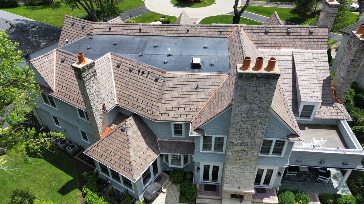 Here's a Beautiful DaVinci Composite Select Shake Roofing System that Shake Guys installed in Winnetka! It also features Custom Copper Accents. The tile color is called Aged Cedar. 😍 

Learn More about DaVinci>> shakeguys.com/product/davinc…