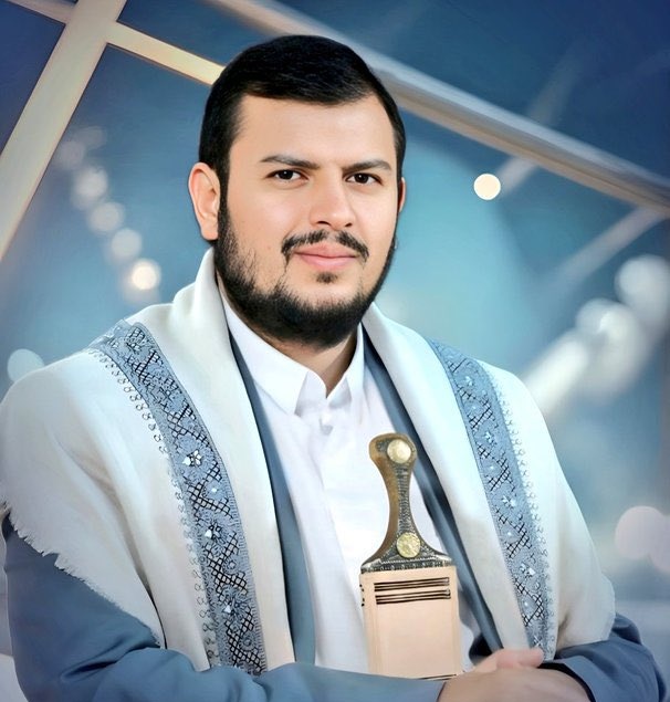 السيد القائد 
المشهد  الذي يتحرك به العدو الإسرائيلي هو على مسارين 
الاول : العدو يتحرك فيه باعلى سقف في عدوانه في ظلمه وجرمه والإبادة الجماعية للأطفال والنساء والتجويع 
الثاني :مسار كبار الأنظمة العربية وهو تسكين وتجميد وتثبيط للأمة تحت عنوان السلام ولكن تحته الاستسلام