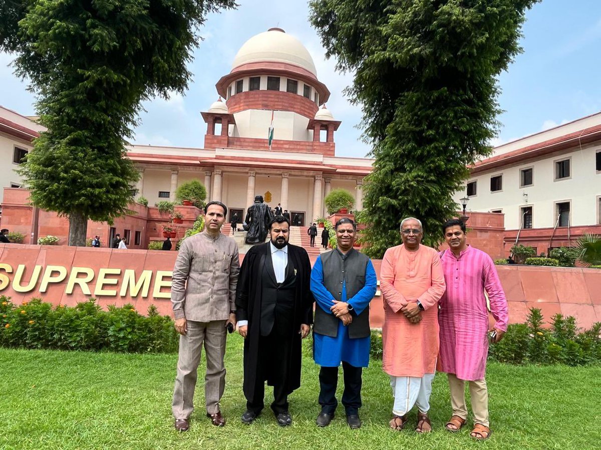 Vishnu_Jain1's tweet image. आज हिन्दू जनजागृति समिति के राष्ट्रीय मार्गदर्शक पूज्य चारुदत्त पिंगले काका जी, सेवानिवृत्त आई.ए.एस. अधिकारी श्री आदर्श कुमार जी, हिंदू जनजागृति समिति के राष्ट्रीय प्रवक्ता श्री रमेश शिंदे जी और हिंदू जनजागृति समिति के समन्वयक श्री कार्तिक सालुंखे जी से शिष्टाचार भेंट हुई।