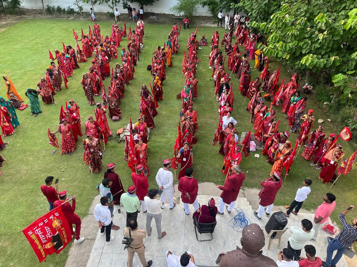 आज लखनऊ आवास विक्रमादित्य मार्ग 1 पर वीरांगना फूलन देवी निषाद जी की पूर्व संध्या पर निषाद फूलन देवी क्रांति सेना का सम्मेलन आयोजित किया गया।

शत शत नमन 🙏🏻 #PhoolanDevi #narishakti #मछुआरा_समाज #nishadraj