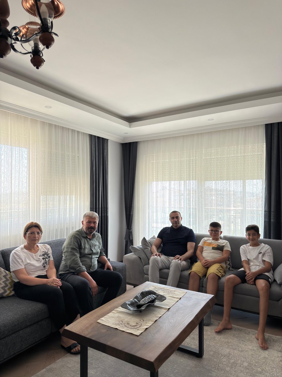 AykutKaya07's tweet image. Manavgat Belediyesi’ne düzenlenen operasyon sonucu gözaltına alınıp serbest bırakılan Belediye Meclis Üyemiz Sayın Osman Coşar’ı ve ailesini, oğlum Kutay ile ziyaret ettik.
Suçsuzluğuna baştan beri inandığımız arkadaşımızın tekrar aramıza dönmesi bizleri çok mutlu etti.
Suçsuz…