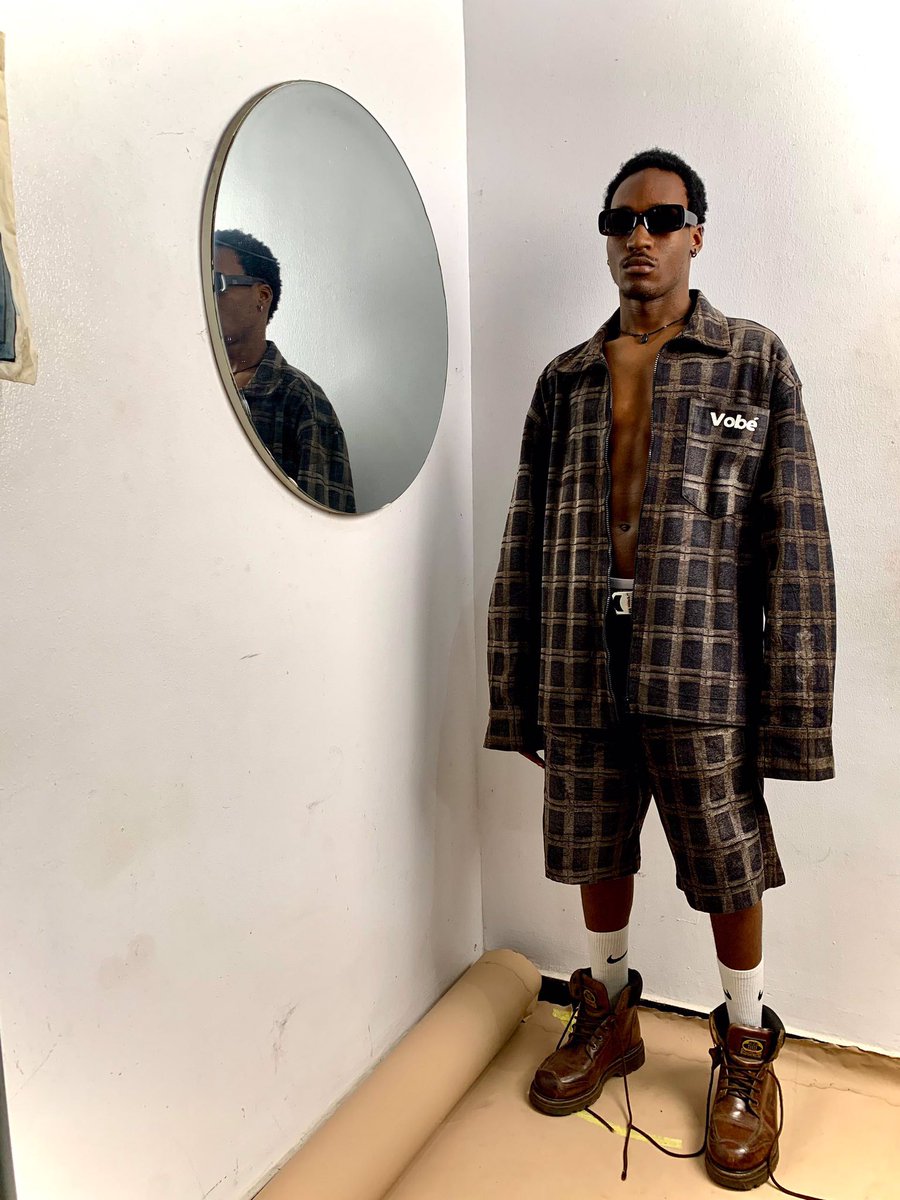 STAY STRONG
STAY STUBBORN 🎞

SHOP VOBÉ