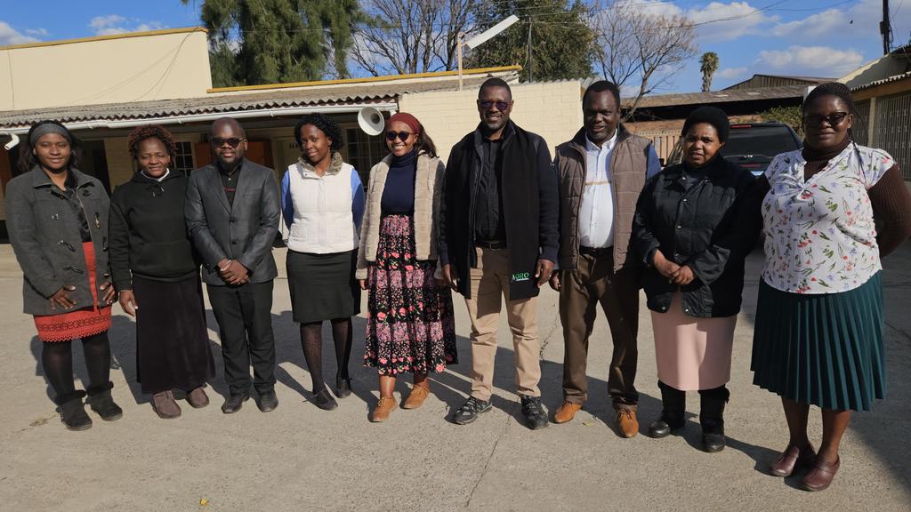 GMB CEO Dr. Edson Badarai continues his journey leaving noone and no place behind, feeding into Vision 2030, as he has taken his tour to meet Southern Region Staff at Bulawayo Belmont Depot. He is also assessing intake at depots. 
#Food Security: Everywhere. Everyday.