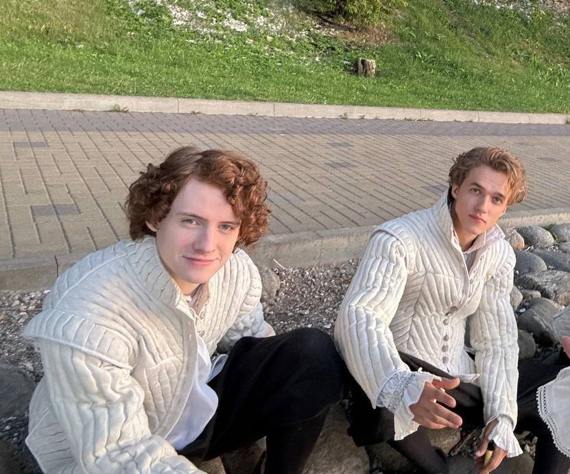 selfishalpha's tweet photo. Отпуск - повод влететь в очередной фандом с ноги. С оленятами, да. 
Как пройти курс Этерны за 3 дня. (даже не сериальный) ✔️
Это был бесплатный и поверхностный курс, но он был. https://t.co/v06NQwhnQ3