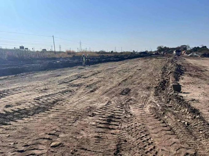 SimangalisoDub5's tweet image. I am pleased to announce that construction has officially commenced on the Mabvuku Interchange. This pivotal project aims to enhance transportation efficiency and connectivity in Mabvuku. Stay tuned for updates on our progress @MAmenities @HonSakupwanyaK @ZanuPFMabvuku @Mug2155