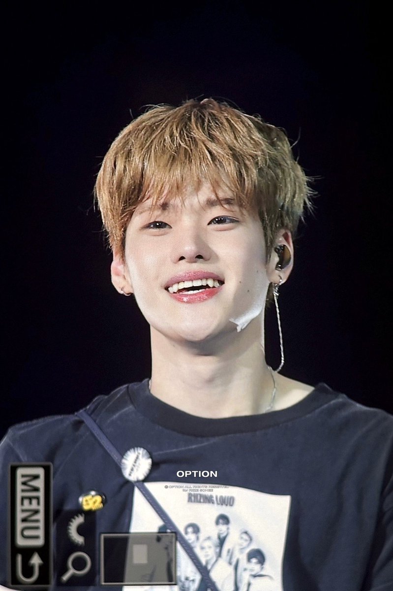 appleddori's tweet image. sohee was born for the stage. he was born for performing, singing, giving hope. i’m so happy i get to be his fan .. ★