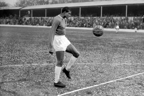 Never seen this photo before of Albert Johannesson wearing (I’m guessing) the blue away kit. Anyone recognise the ground? 
#LUFC #60sLeeds #ALAW #MOT #LS65