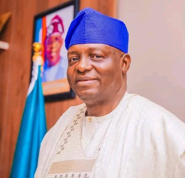 iReporteronline's tweet image. BREAKING: Minister of Humanitarian Affairs, Professor Nentawe Yilwatda, emerges as the new APC National Chairman

Yilwatda, who&apos;s the current Minster of Humanitarian Affairs, is expected to resign from his position to officially assume office as the new APC Chairman.