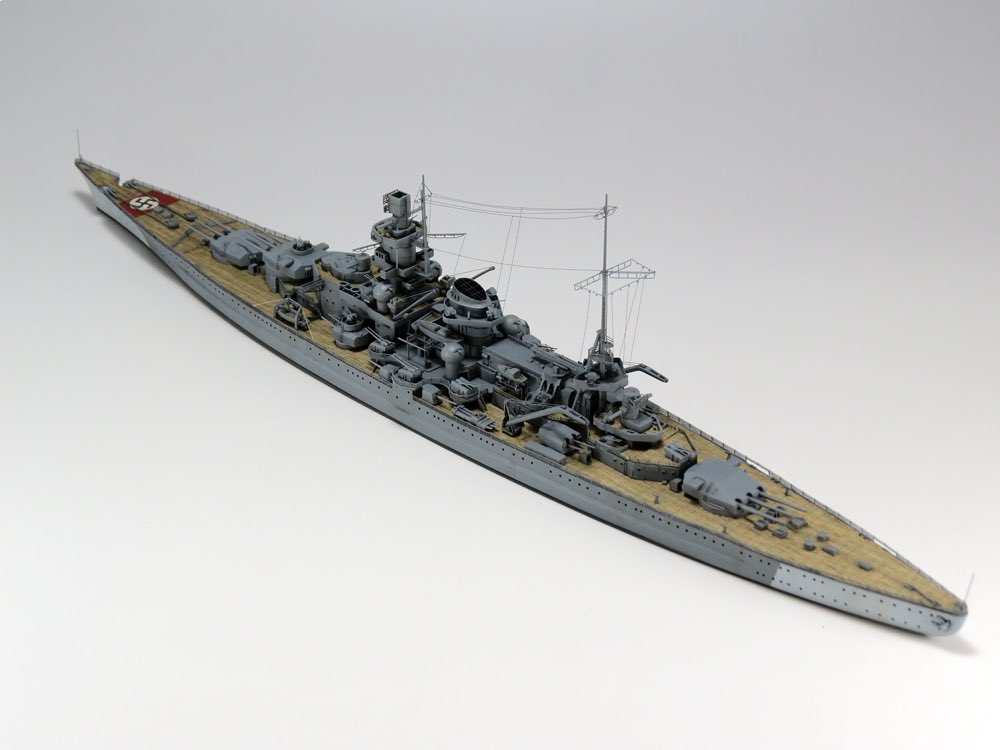 tri_3_'s tweet image. #俊作会長を偲んでタミヤ製品をアップしよう
1/700 シャルンホルスト。このキットは本当にオーパーツな出来でした