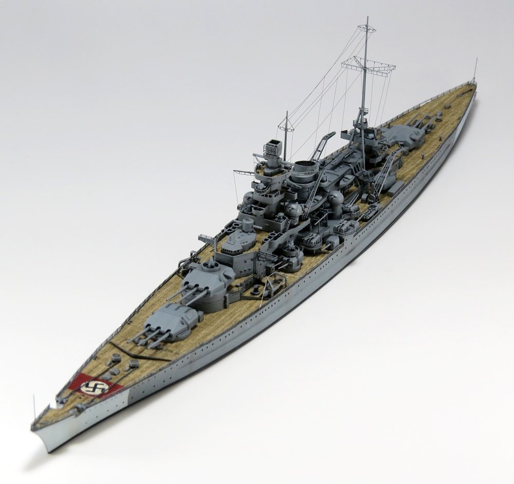 tri_3_'s tweet image. #俊作会長を偲んでタミヤ製品をアップしよう
1/700 シャルンホルスト。このキットは本当にオーパーツな出来でした