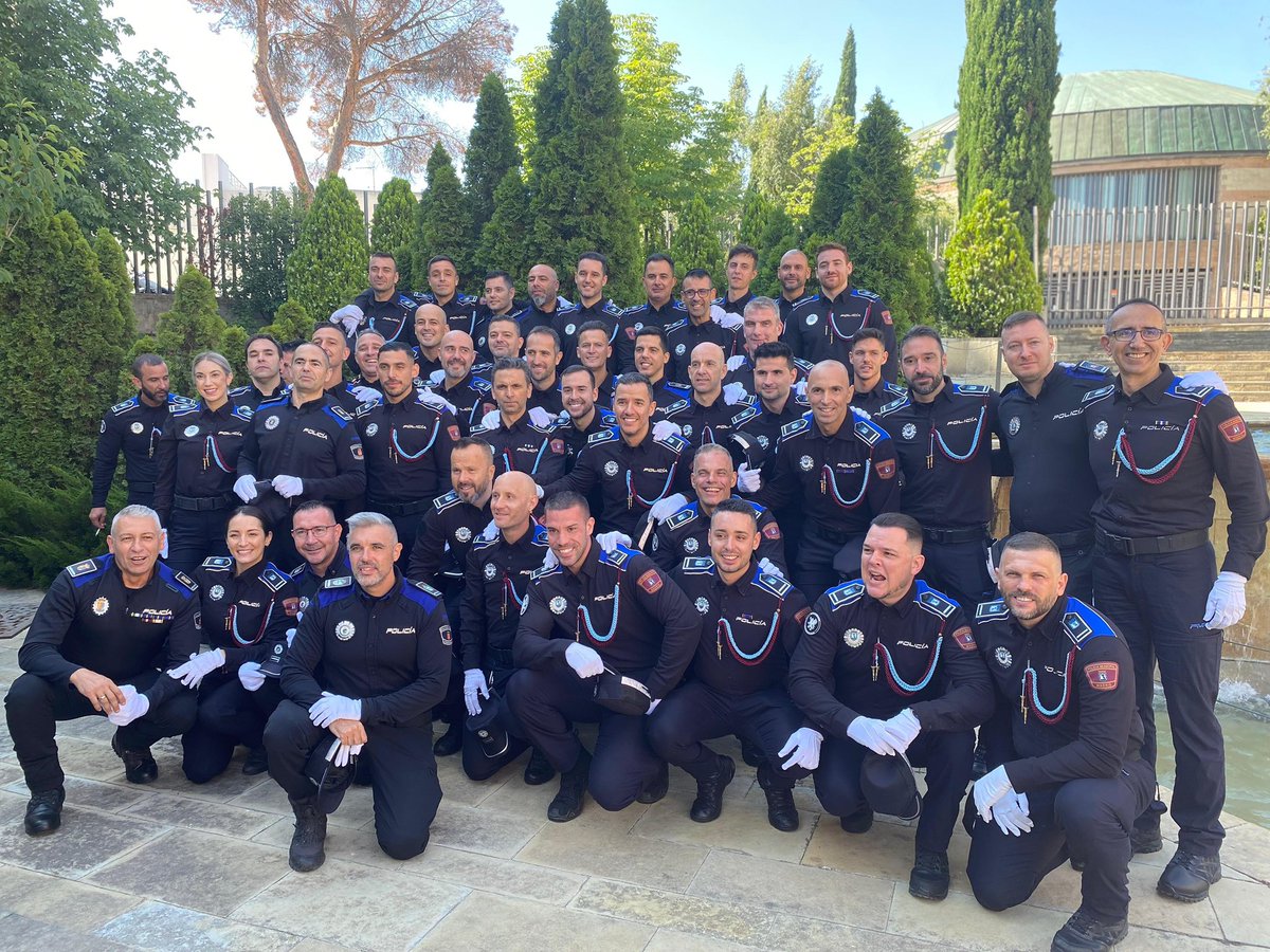 CarlosNovilloPi's tweet image. 👮🏻♀️ Son parte esencial de la seguridad de la capital de España y de nuestros municipios. 165 mandos han recibido su diploma tras haber superado el curso de promoción a Oficial, subinspector y comisario.
Las Policías Locales continúan siendo prioridad para la @ComunidadMadrid a…