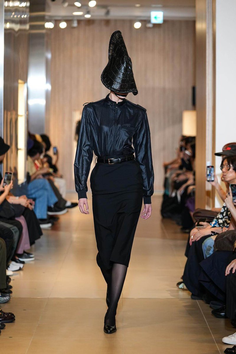 kendam_com's tweet image. Keisukeyoshida Spring Summer 2026 collection fashion show in Tokyo (July 24, 2025) kendam.com/news/fashion-s…

#Keisukeyoshida #SS26 #Runway #Tokyo #Fashion #Kendam
