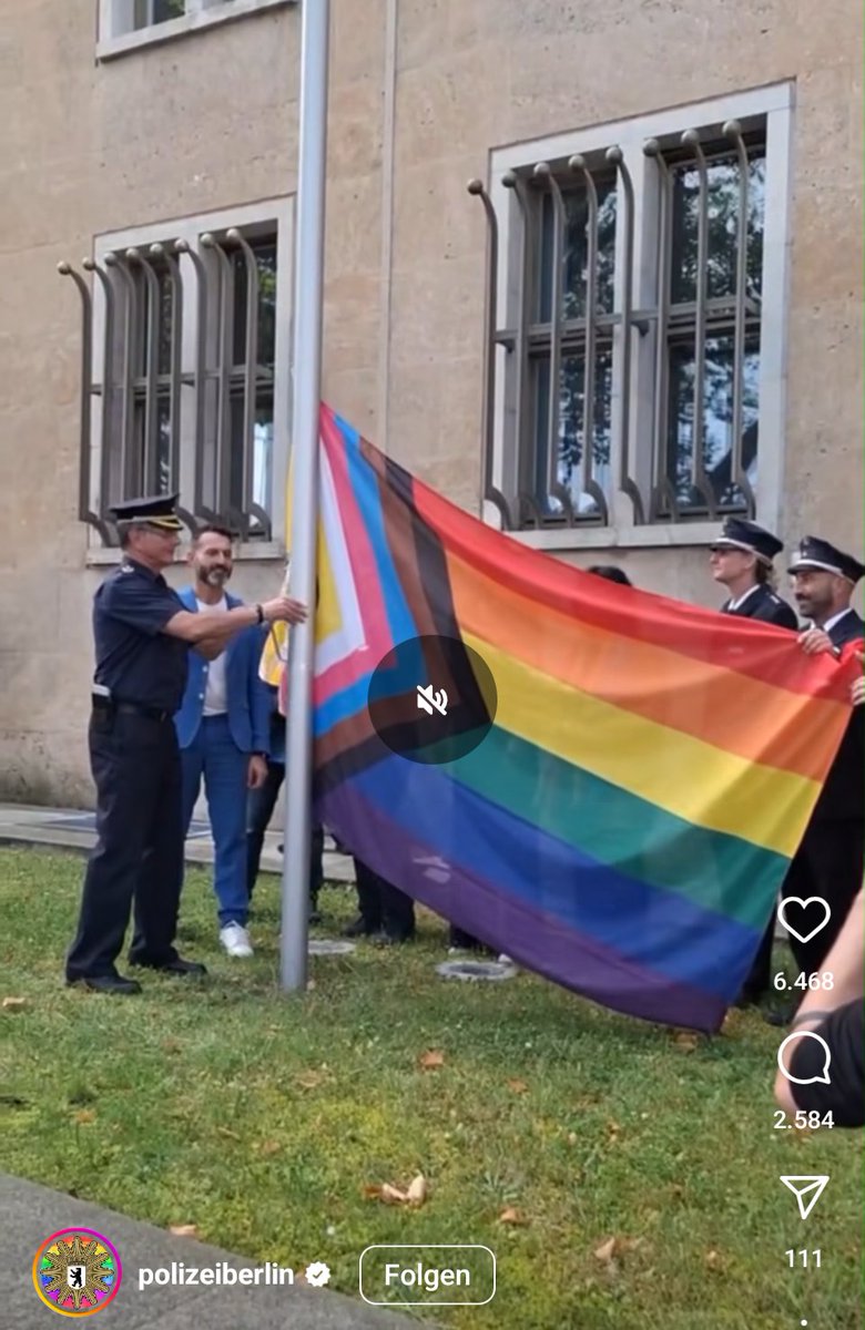 Antifa und Polizei Berlin marschieren jetzt gemeinsam unter der Flagge des Linksterrorismus.