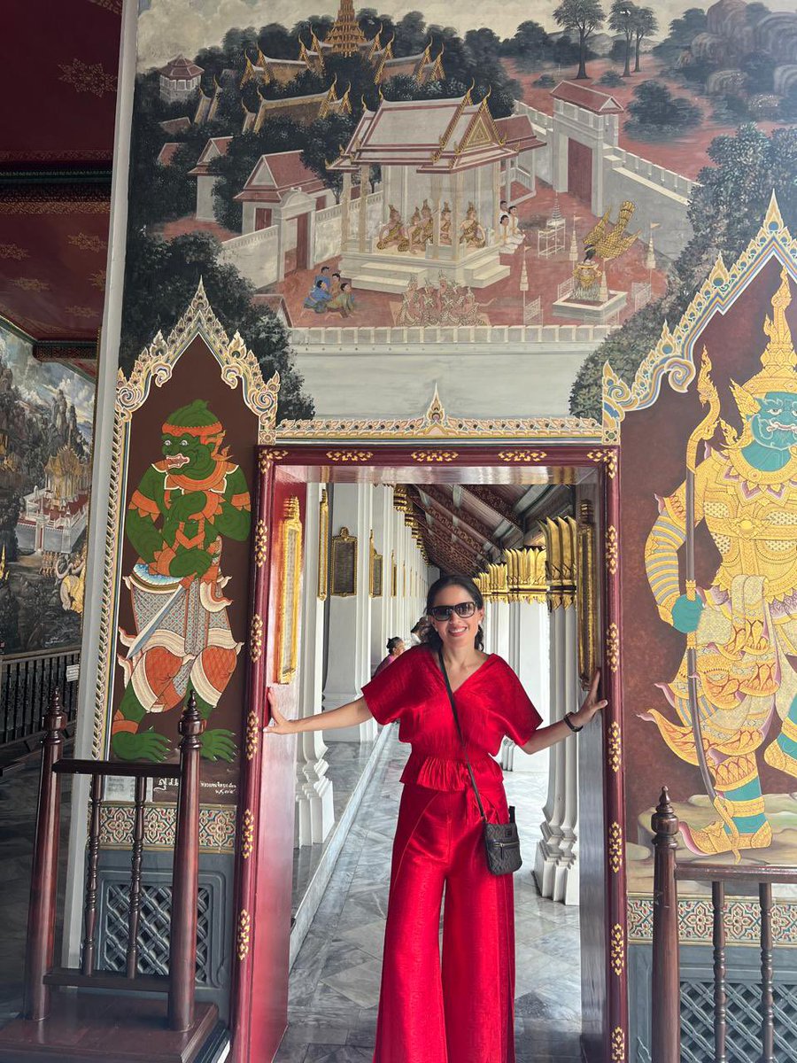 AleidaAzamarA's tweet image. ✨ Recorrimos tres templos imponentes en #Bangkok 🇹🇭
🛕Wat Traimit: hogar del Buda de oro macizo más grande del mundo
🖼️ Wat Pho: el imponente Buda Reclinado y sus jardines
💚 Gran Palacio Real y el sagrado Buda Esmeralda, símbolo nacional
Una experiencia inolvidable
