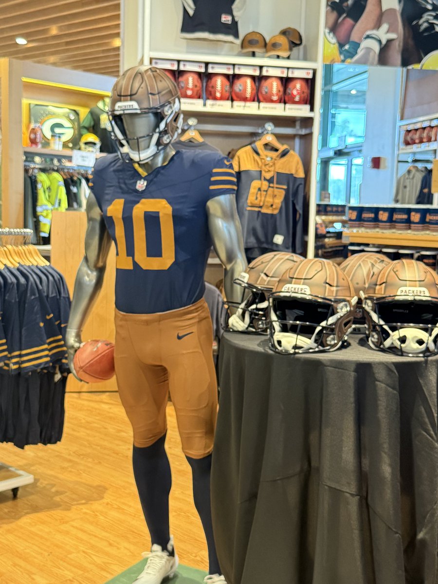 RobDemovsky's tweet photo. The Packers chose 1923 as their new alternate/throwback jersey because that was the first year they became a publicly owned team. 

Team historian Cliff Christl said it could be argued that was the most important year because selling stock saved the team. https://t.co/qicfXkJDSo