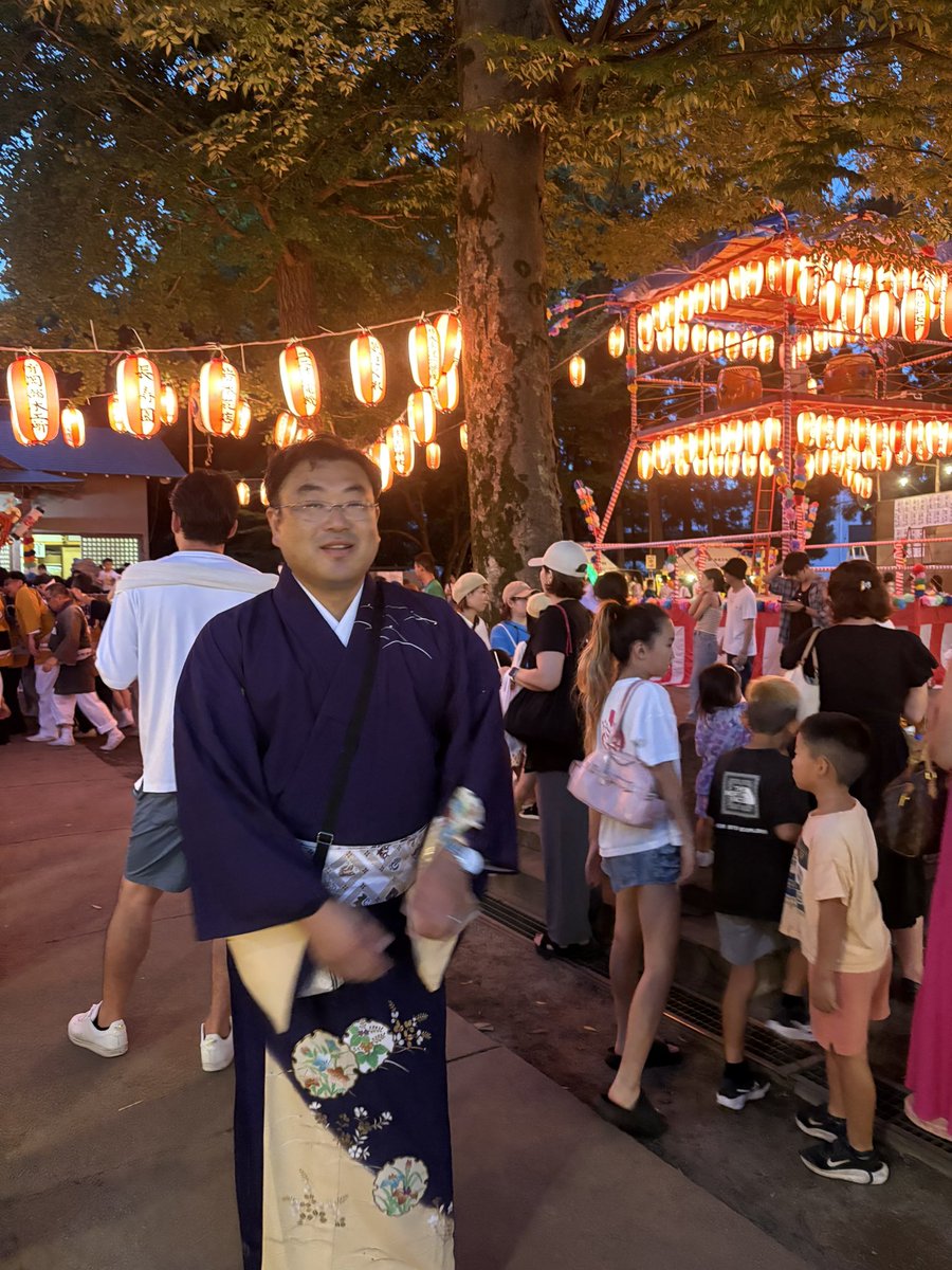 nahokohishiyama's tweet image. 参議院選挙がありつつも夏祭りに踊りに参加していました❣️
叶谷町会に片倉町の夏祭り。片倉では踊りの友人が太鼓を叩いていてめっちゃかっこよかった✨✨
#今日の森くん はどこに行っても滝のような汗をかきながら踊ったり挨拶をしたりしていました。
隣で私は #森ヨシヒコ…