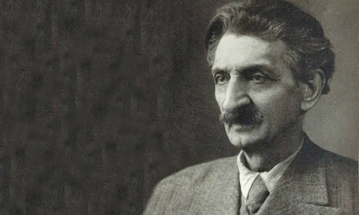 İbnülemin Mahmut Kemal İnal'ın (1871-1957) doğduğu ve ömrünü geçirdiği, Beyazıt'taki Mühürdar Emin Paşa Konağı'nın (diğer adlarıyla Darülkemal veya Sarı Konak) bir panoramada yer alan (ve daha önce sanırım farkedilmemiş) bir fotoğrafını ilk defa olarak keşfetmiş olabilirim.🤓+