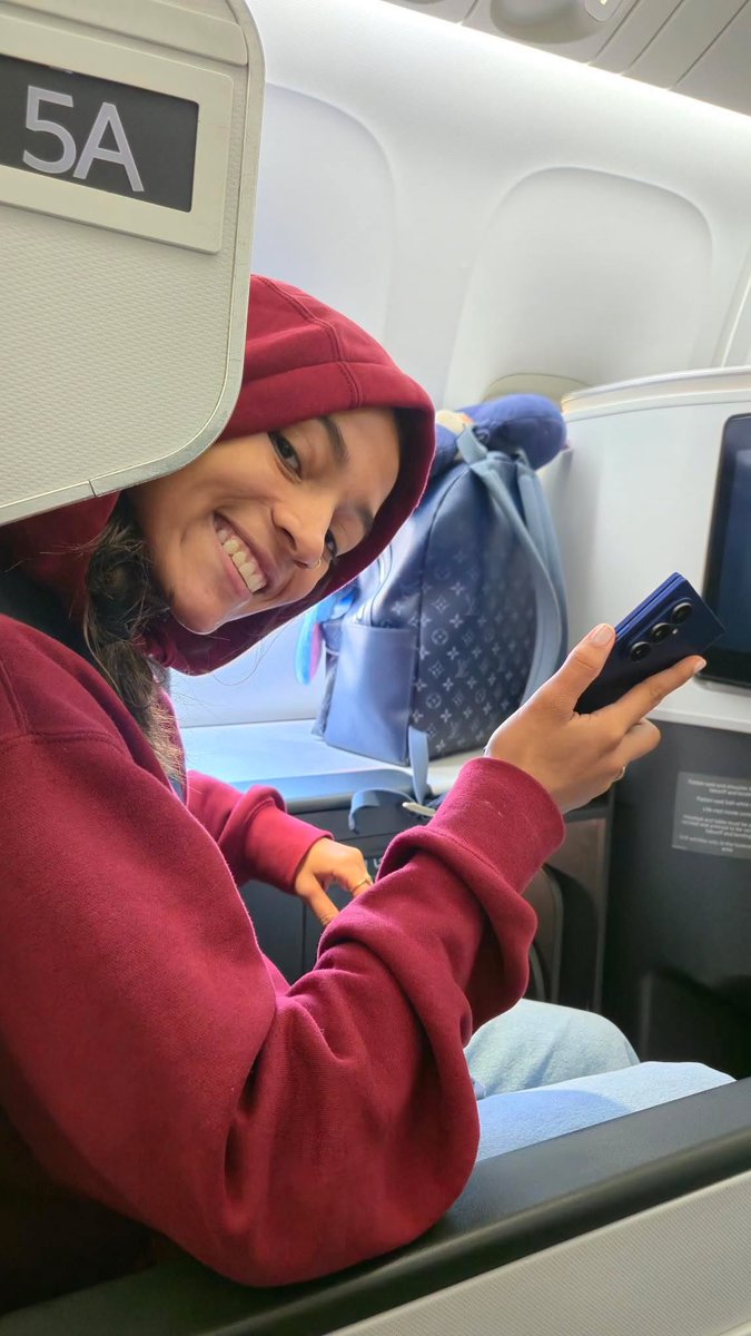 Sorrisaum! 🥹

📲 | Rayssa via Canal do Instagram.