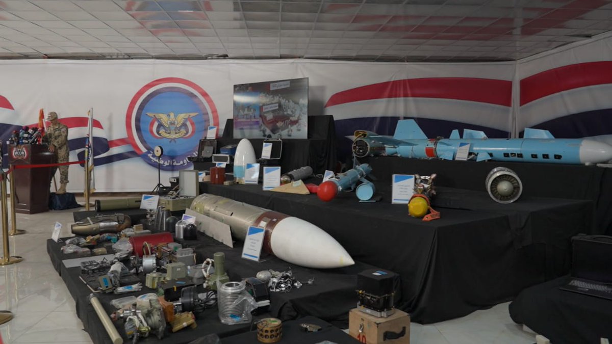 #العميد_الركن_صادق_دويد المستشار العسكري وناطق قوات المقاومة الوطنية في مؤتمر صحفي صباح اليوم وبحضور عدد كبير من المراسلين والقنوات الإخبارية يكشف بالتفصيل عن شحنة الأسلحة الإيرانية التي كانت مرسلة لجماعة الحوثي الإرهابية
#كذبة_التصنيع_الحربي_الحوثي