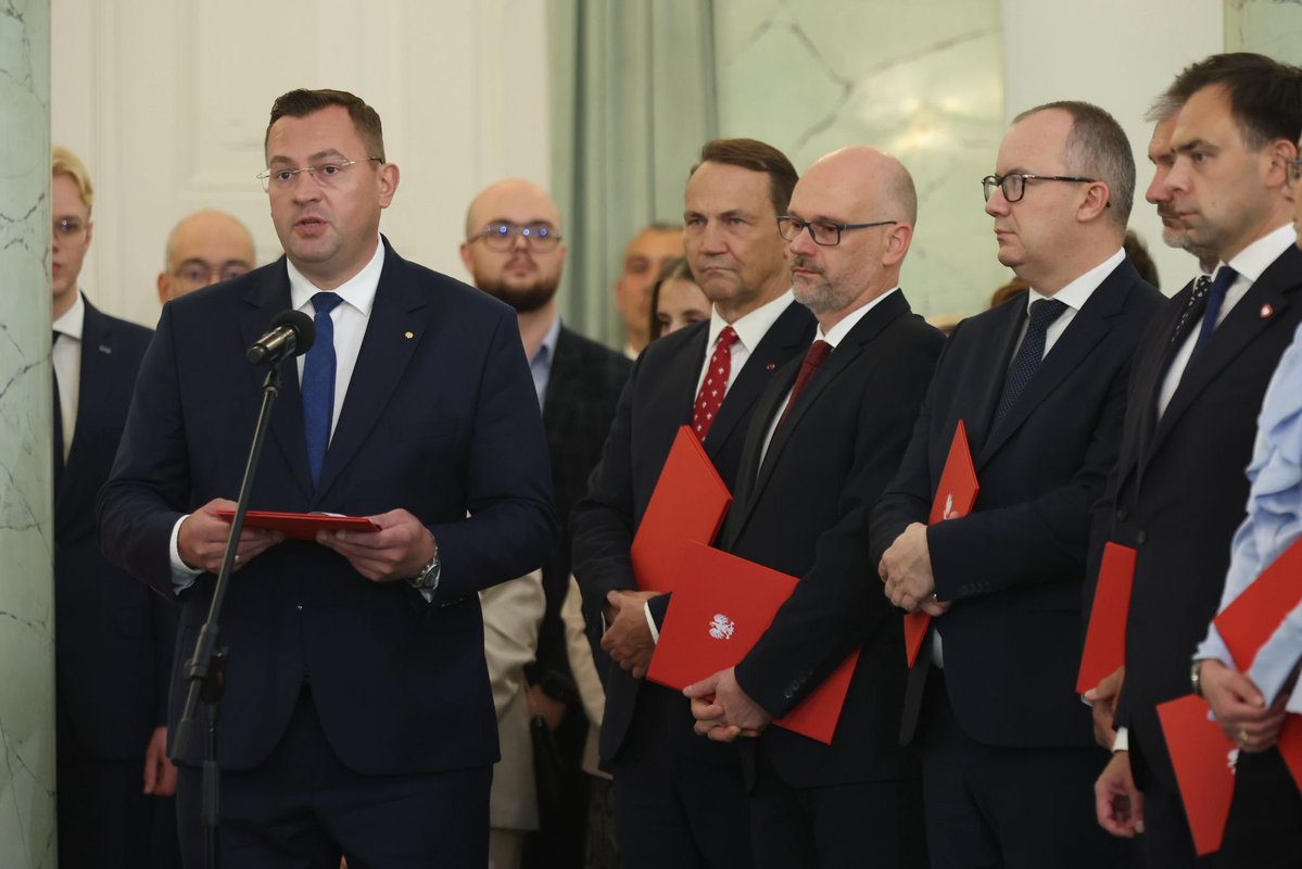 Kancelaria Premiera (@premierrp) on Twitter photo .<a href="/StefanKrajewski/">Stefan Krajewski</a> został powołany na urząd Ministra <a href="/MRiRW_GOV_PL/">Ministerstwo Rolnictwa i Rozwoju Wsi</a>. .<a href="/StefanKrajewski/">Stefan Krajewski</a> został powołany na urząd Ministra <a href="/MRiRW_GOV_PL/">Ministerstwo Rolnictwa i Rozwoju Wsi</a>.
