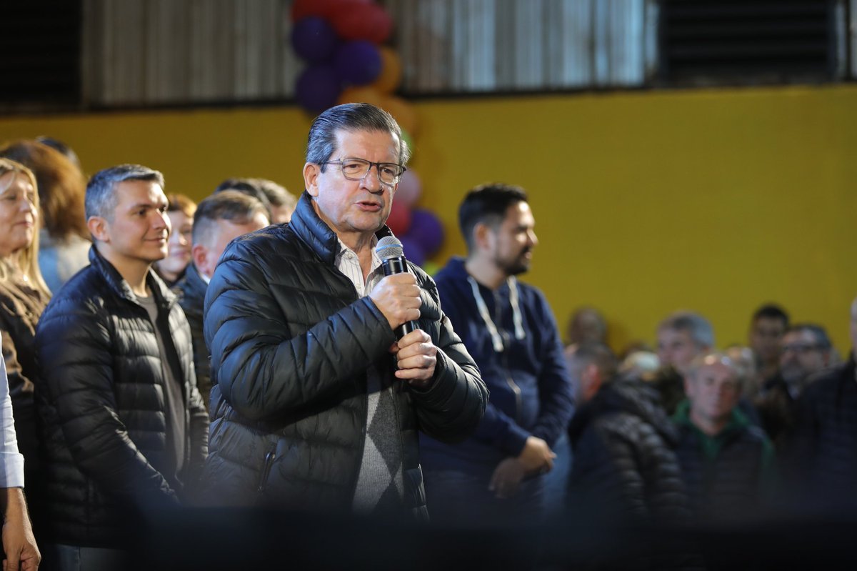 javiersaezok's tweet image. #SANTOTOMÉ | El trabajo provincia-municipio dio sus frutos y las obras están a la vista: por eso tenemos que seguir por el mismo camino, con @JPValdesok y @PedroBraillardP en la gobernación; y @augustosuaidok y Carlos Farizano en la intendencia.
¡Vamos Corrientes!