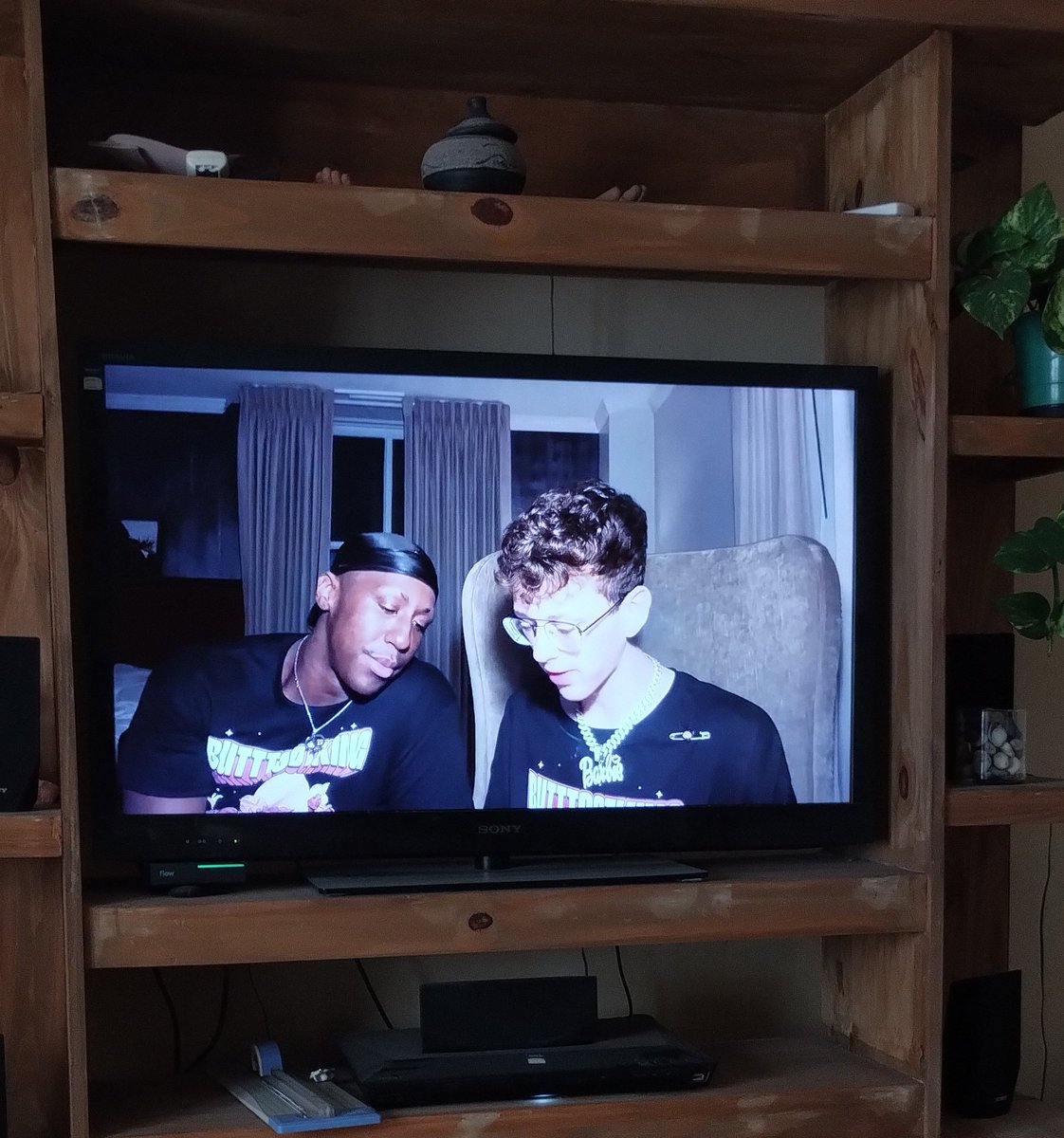 louulip_'s tweet image. I'm home alone which means one thing: buttking on the main tv ๐ฅณ