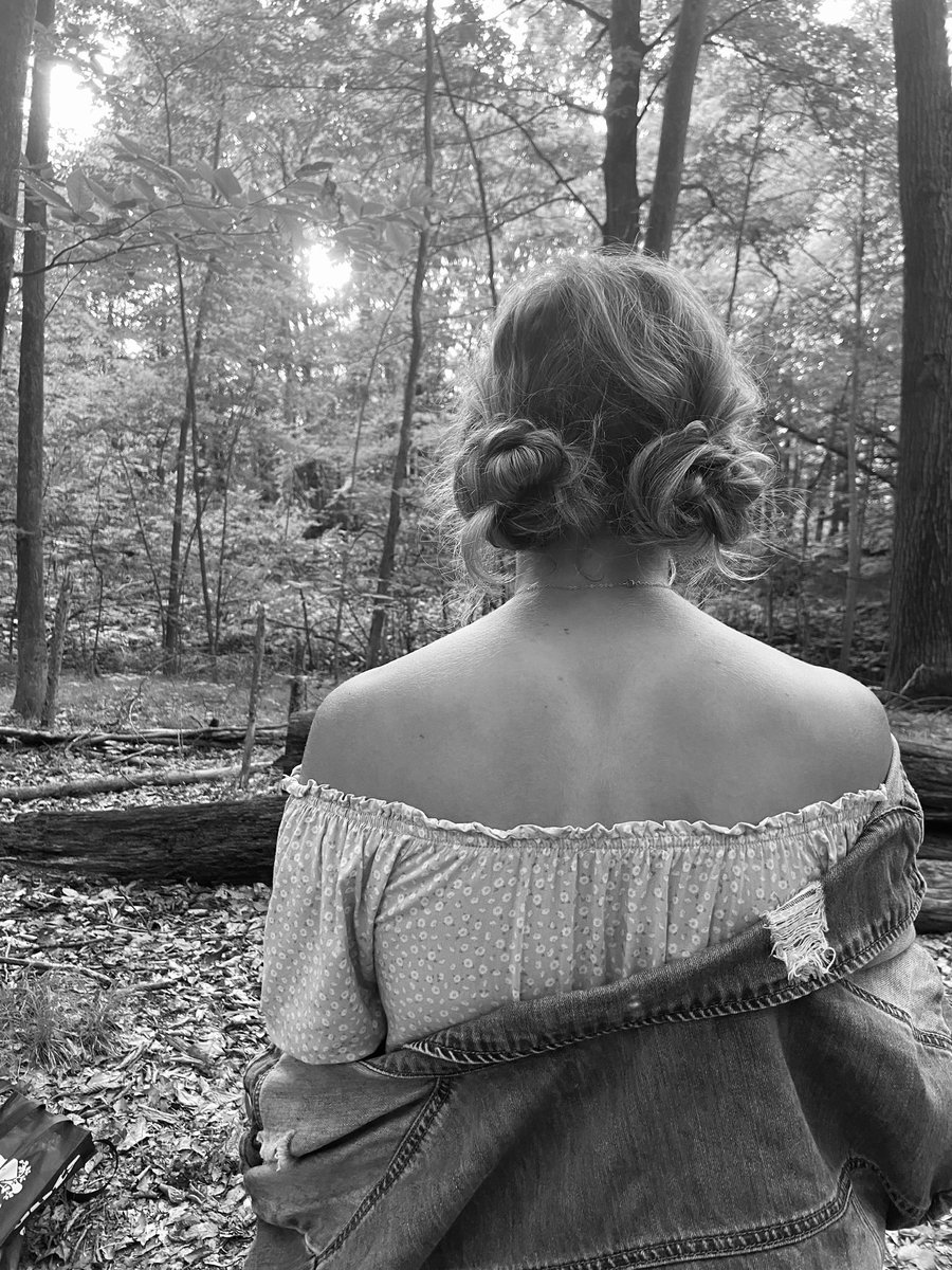 _repuTAYion's tweet image. Folklore has slipped away into a moment in time.. Happy 5 Years of Folklore 🫶🏼✨ @taylornation13 #5YearsOfFolklore