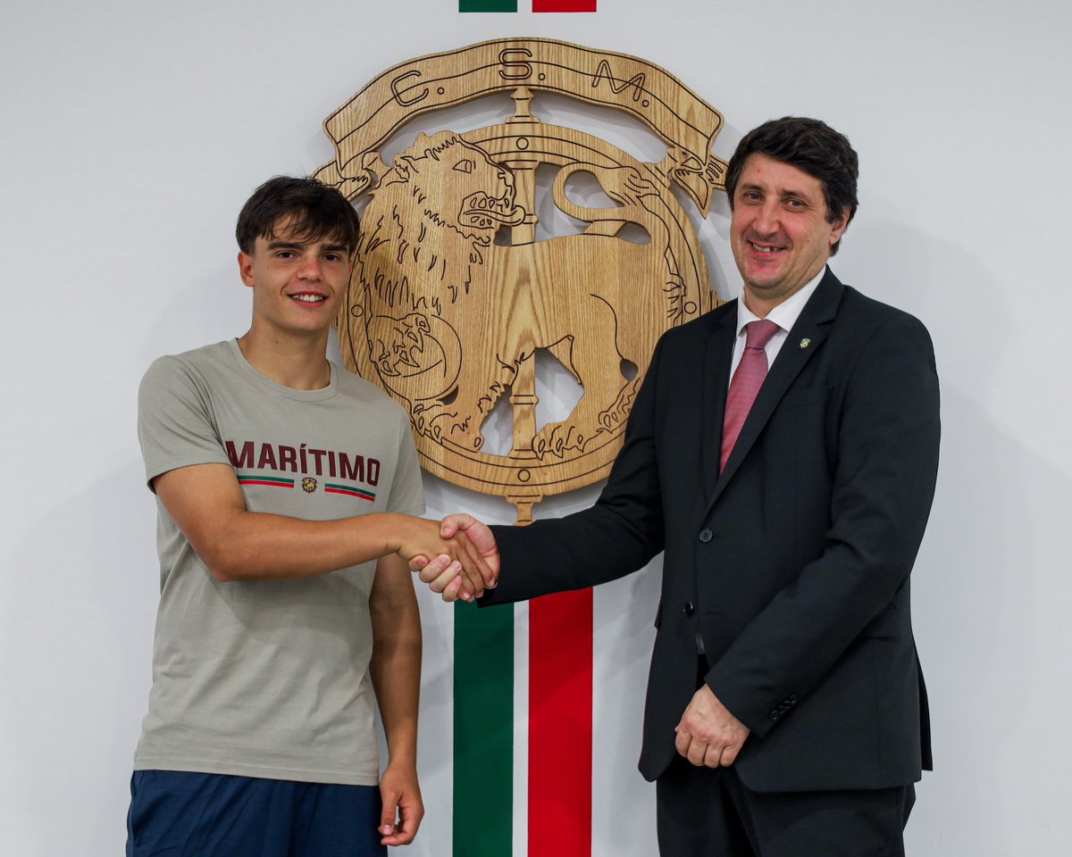 MaritimoMadeira's tweet image. ✍️ Nélio Batista assina contrato profissional com o #CSMaritimo

🎙️ &quot;Sinto-me muito orgulhoso e contente, especialmente por representar o clube do meu coração. Agradeço a confiança que depositaram em mim&quot;

#FutFormaçaoCSM