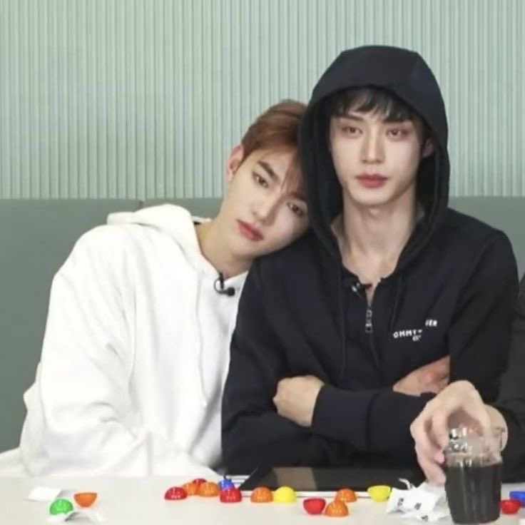 jiwoongiez's tweet image. happy birthday to hao 🎻🤎
ZHANG HAO WORLD TOP STAR
#25GoldenStarsForZhangHao
#여름하늘이_하오로_물든_날
#章昊0725生日快乐