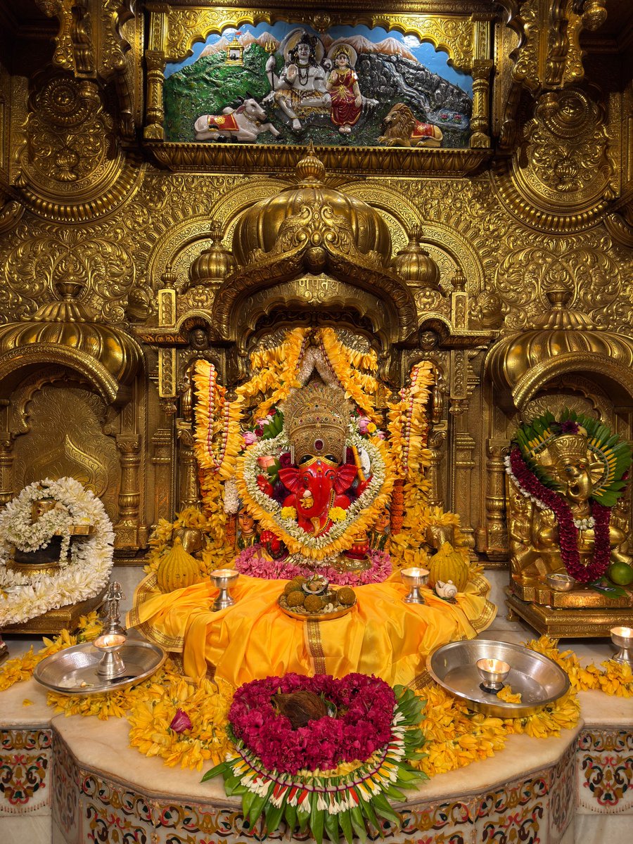 🙏 गणपती  बाप्पा मोरया 🌺मंगलमूर्ती मोरया 🙏२४/०७/२०२५
🙏Ganapati Bappa Moraya 🌺 Mangalmurti Moraya  🙏24/07/2025