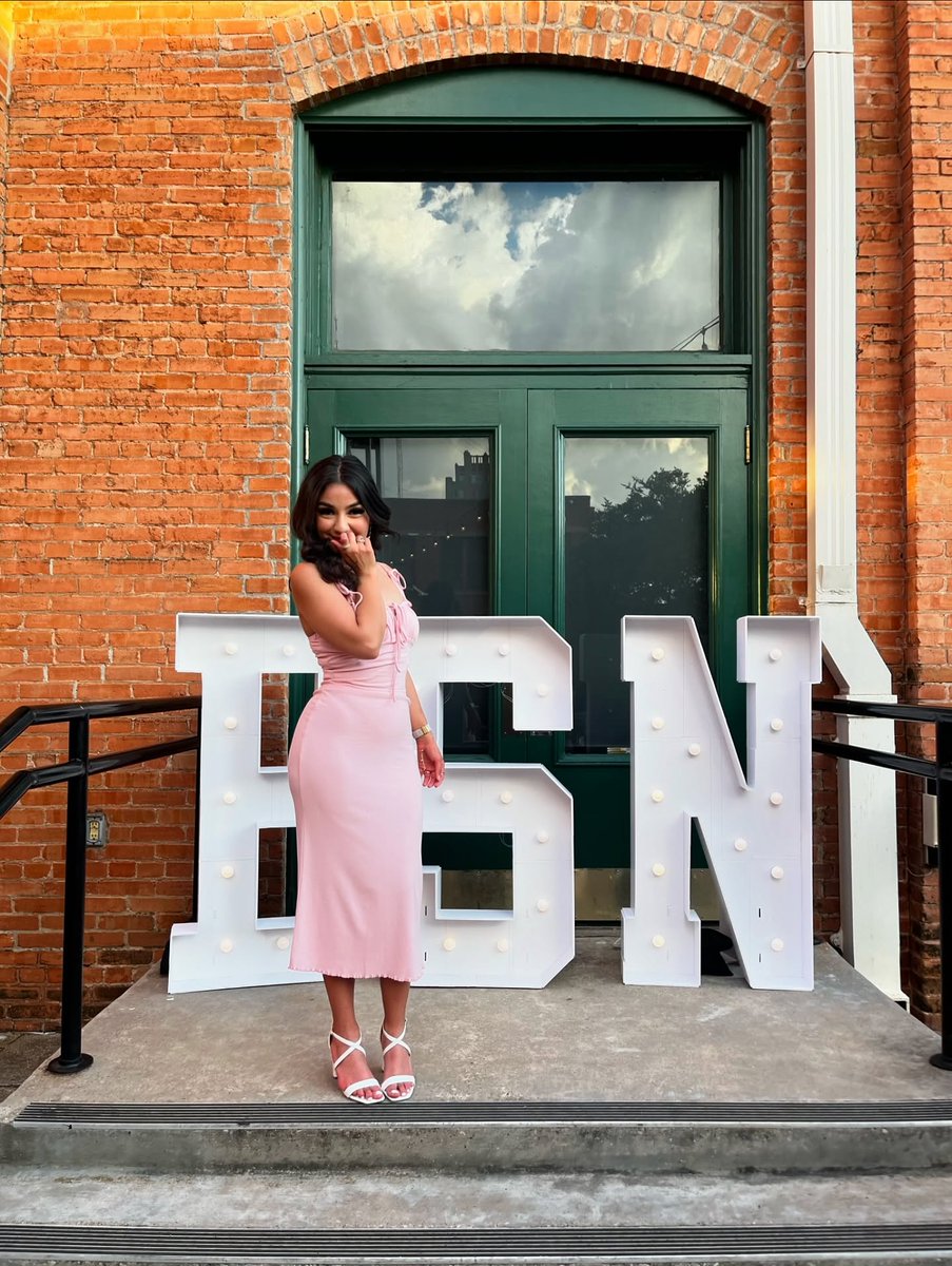 ttuhscson's tweet image. "When you are 31 days away from Graduation you glow differently π
β. Cristal, a @TTUHSC at #Abilene School of Nursing senior, joined her classmates for Senior Dinner to celebrate their upcoming graduation.