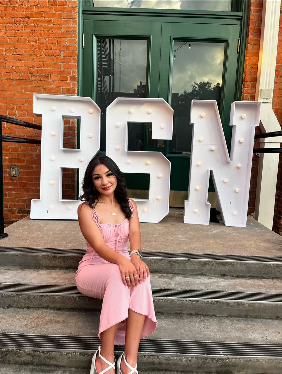 ttuhscson's tweet image. "When you are 31 days away from Graduation you glow differently π
β. Cristal, a @TTUHSC at #Abilene School of Nursing senior, joined her classmates for Senior Dinner to celebrate their upcoming graduation.