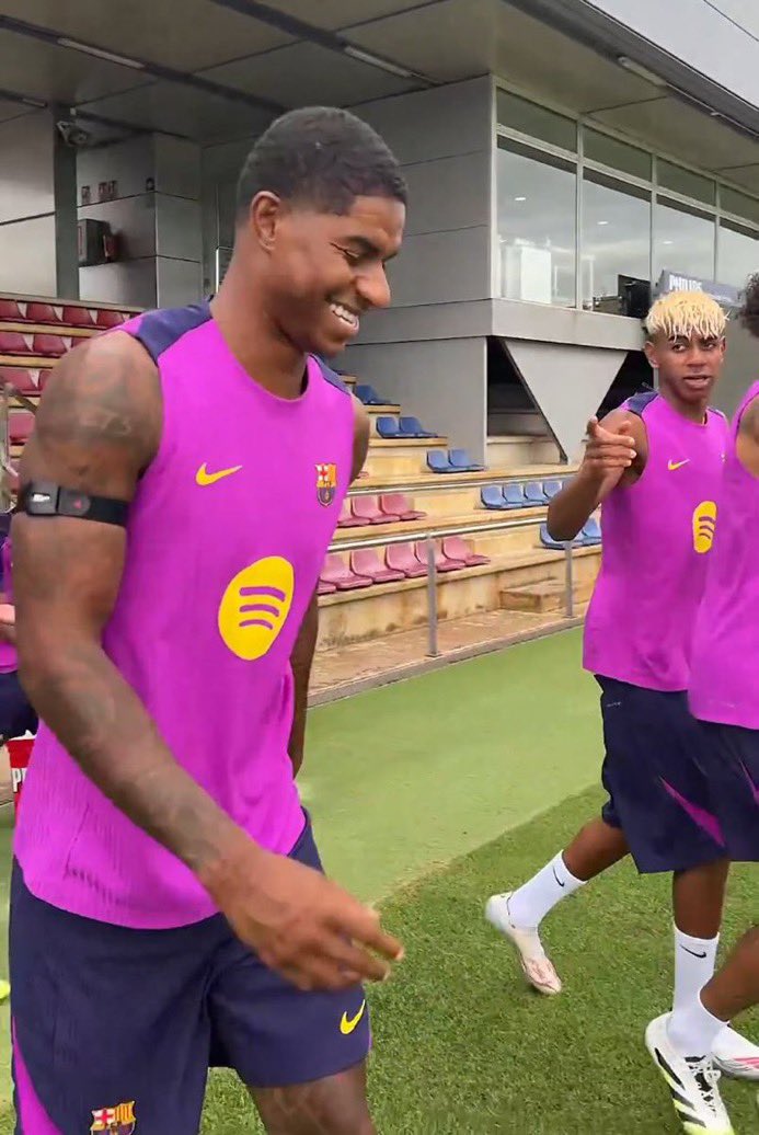 tonyedey4you's tweet image. Lamine Yamal to Rashford:
You better get prepared, cause you'll be pressing your opponent non stop all day.
You take a break, you're out of the team.